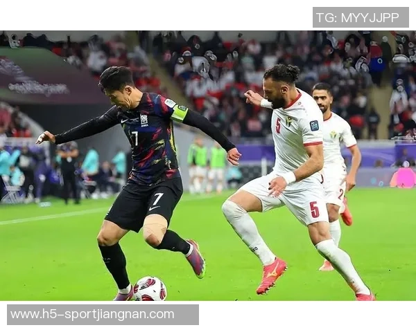 约旦门将扑救日本点球挥拳庆祝却意外送球入网引发全场惊讶